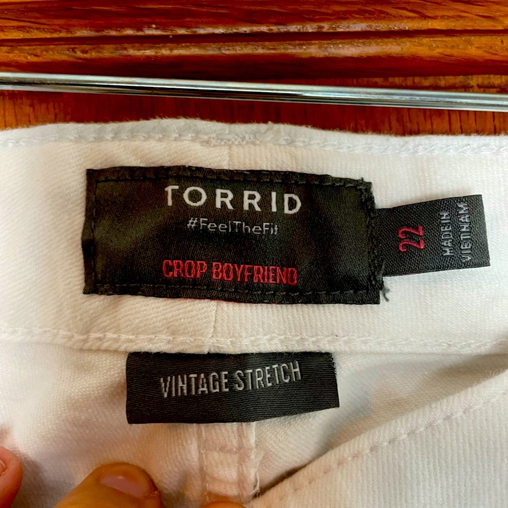 Torrid cropped boyfriend jeans white Sz 22